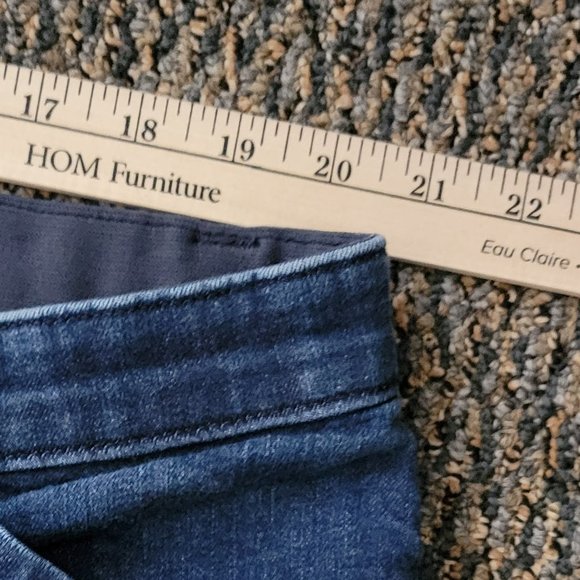 EUC LL Bean Classic Fit Plus Size Denim Capris Size 22W - Picture 8 of 15